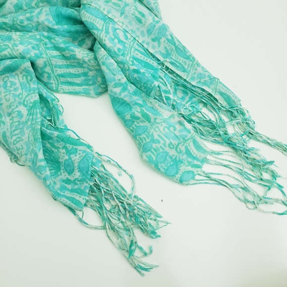 Lilly Pulitzer Sheer Fish Tassel Wrap Scarf - Picture 4 of 5